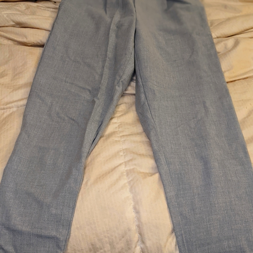 Cropped grey capris